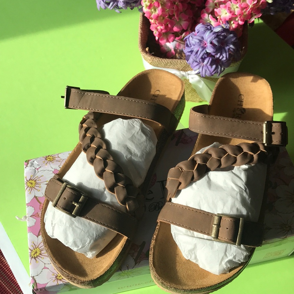 Women’s Buckle Sandals -Taupe /NEW